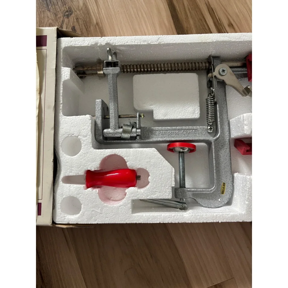 Vintage The Pampered Chef Apple Peeler Corer Slicer Clamp Canning Farmouse Retro